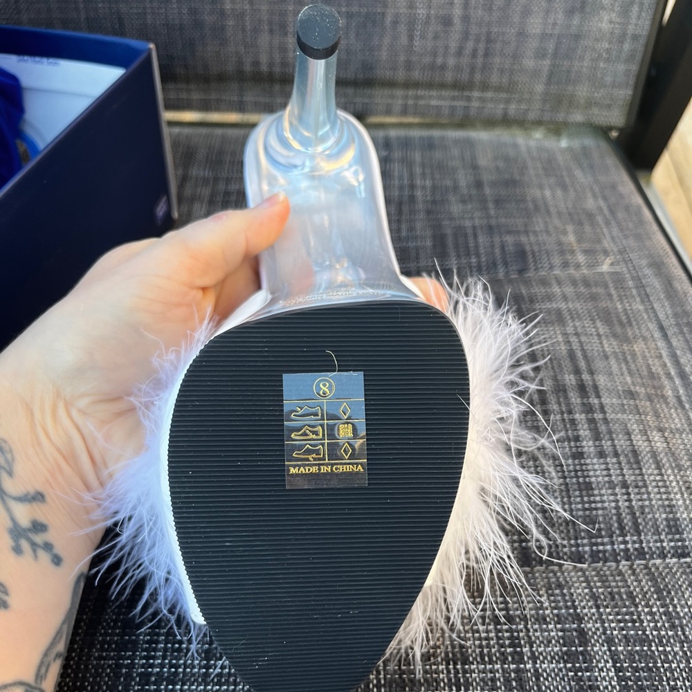 SOLD. Fabulicious Furry Women’s Slides White